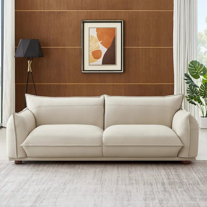 Divano a tre posti in vera pelle color cognac con gambe in legno