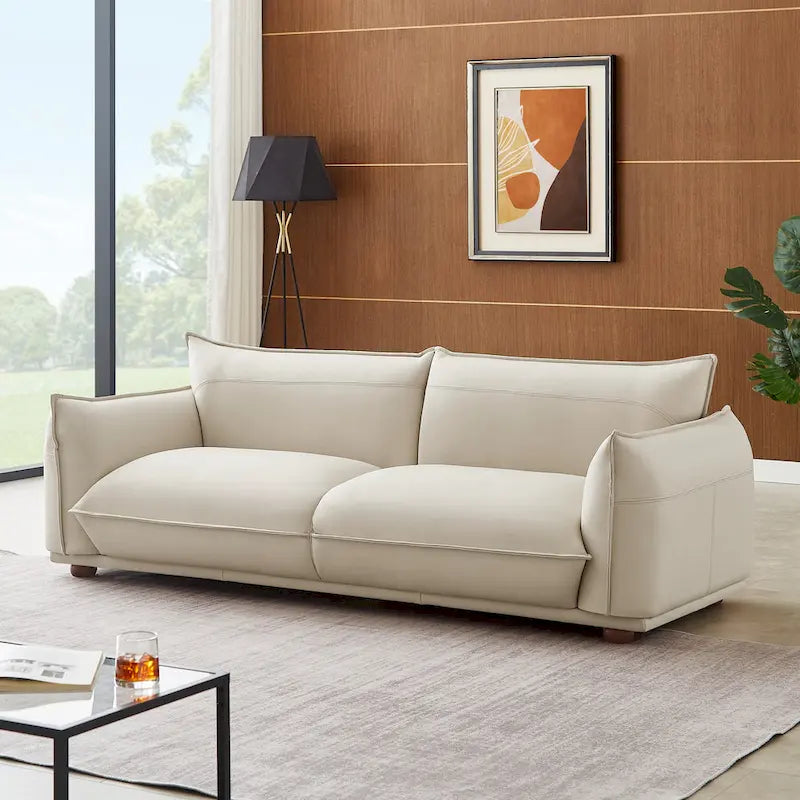 Divano a tre posti in vera pelle color cognac con gambe in legno