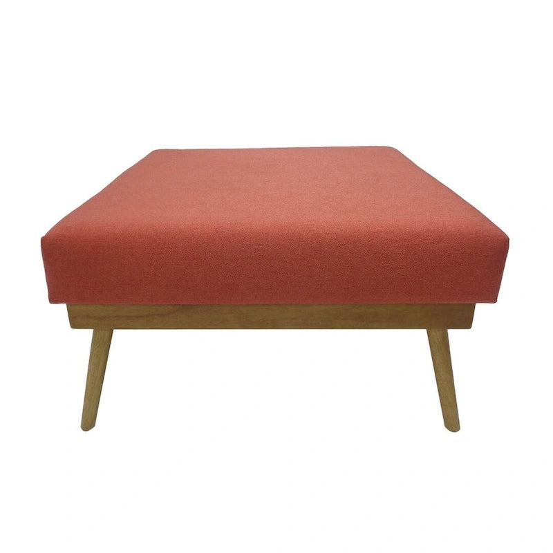 Koralowy kwadratowy puf w stylu mid-century z nogami z drewna kauczukowego