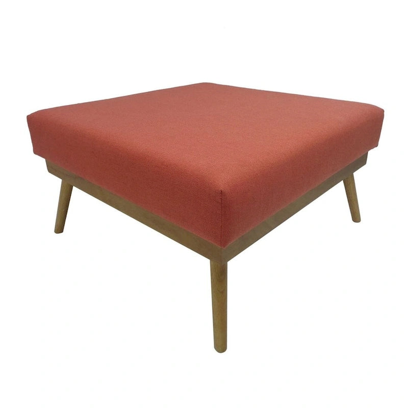 Koralowy kwadratowy puf w stylu mid-century z nogami z drewna kauczukowego